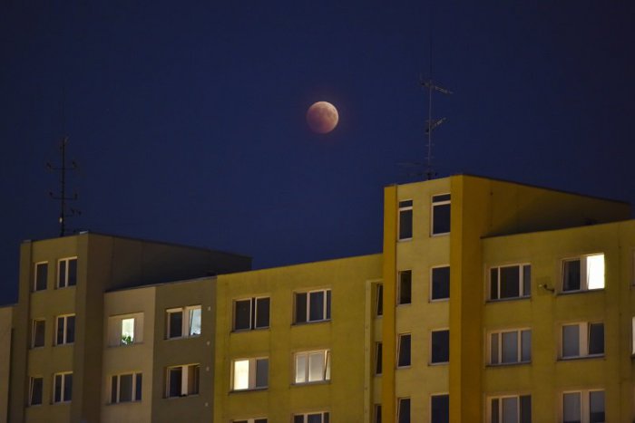 Ilustračný obrázok k článku FOTO: Historicky najdlhšie zatmenie Mesiaca ste mohli pozorovať aj z Bratislavy