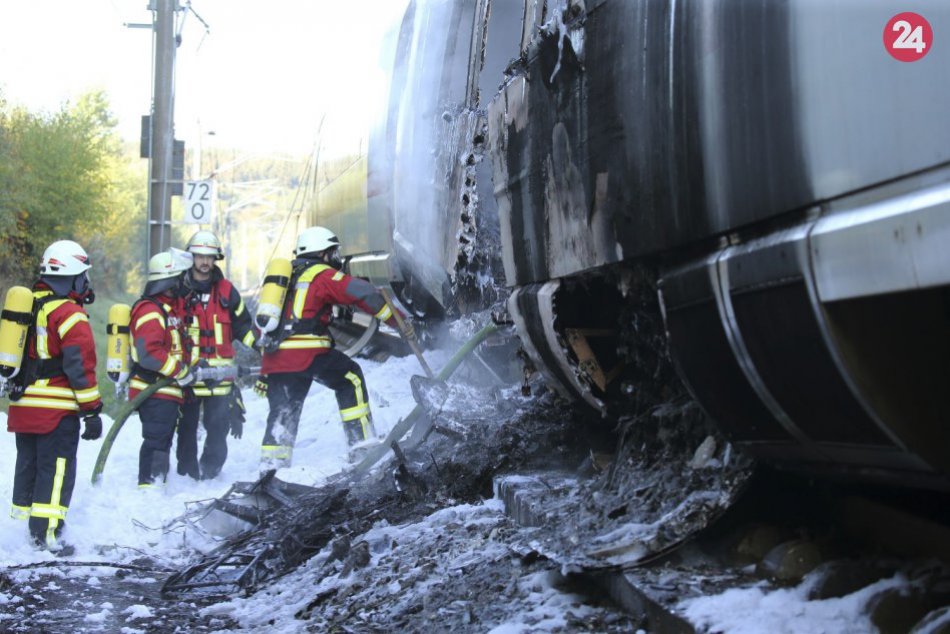 Ilustračný obrázok k článku Opäť plamene na železnici! V Bratislave horel rušeň