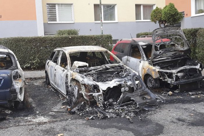 Ilustračný obrázok k článku Vo Vrakuni v noci zhoreli tri autá. Požiar založil páchateľ úmyselne
