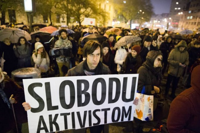 Ilustračný obrázok k článku FOTO: Stovky ľudí v Bratislave vyjadrili podporu a solidaritu aktivistom Greenpeace