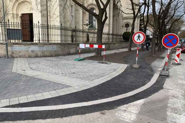 Ilustračný obrázok k článku Obnova Blumentálskej ulice pokročila. Pribudla cyklotrasa aj nová dlažba