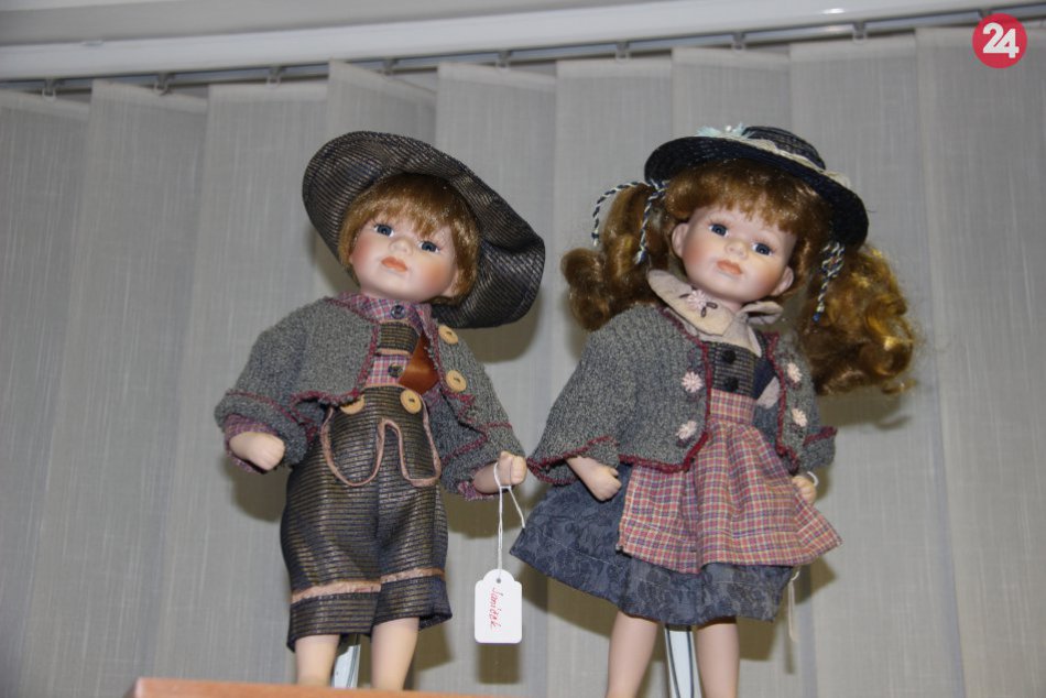 Ilustračný obrázok k článku Časy, kedy sa dievčatká hrali s bábikami a nie tabletmi, pripomína výstava bábik a kočíkov