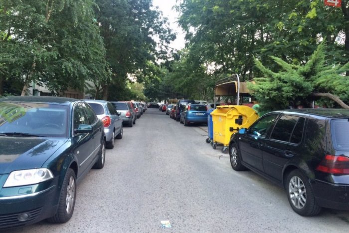 Ilustračný obrázok k článku Ružinov pracuje na prvej zóne rezidentského parkovania na Nivách