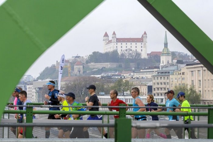 Ilustračný obrázok k článku FOTO: Na 14. ročníku ČSOB Bratislava Marathon zvíťazil Poliak, zo žien Češka