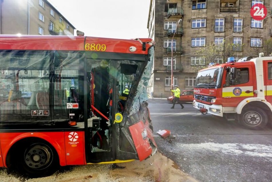 Ilustračný obrázok k článku Vážna dopravná nehoda na Šancovej: Zrazili sa autobus s trolejbusom, úsek bol neprejazdný!