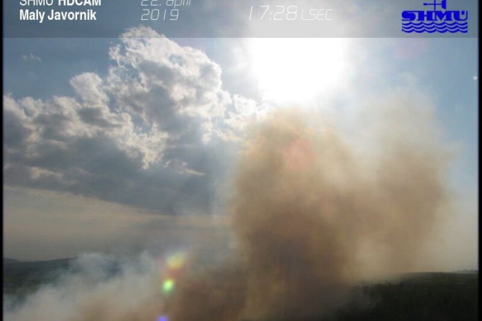 Ilustračný obrázok k článku Požiarnici v akcii: V Malých Karpatoch, v okolí vrchu Malý Javorník, horel les