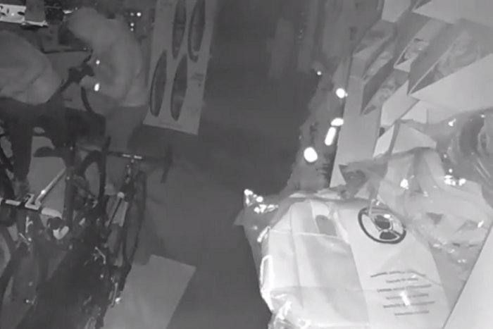 Ilustračný obrázok k článku VIDEO: Krádež bicyklov v priamom prenose: Zlodeji "nakupovali" mimo otváracích hodín