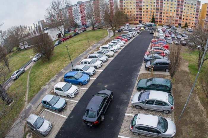 Ilustračný obrázok k článku Mesto mení niektoré navrhované poplatky za parkovanie, rozhodne MsZ