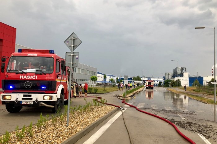 Ilustračný obrázok k článku Výdatný dážď povolal do služby v Bratislavskom kraji desiatky hasičov