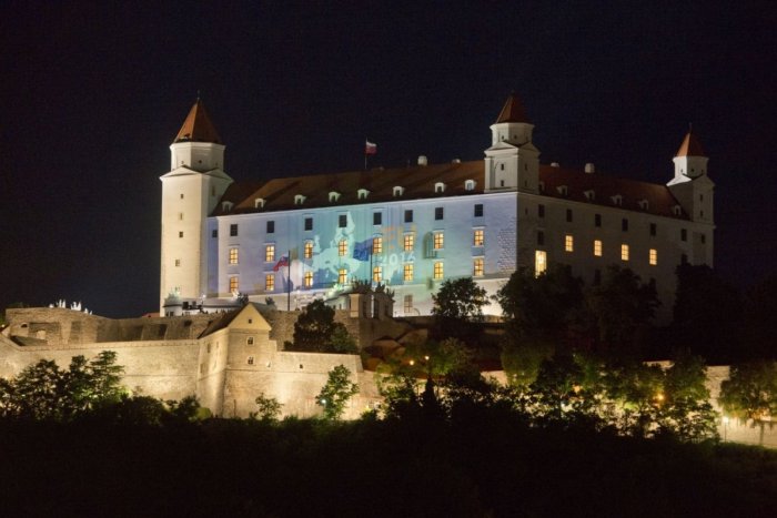 Ilustračný obrázok k článku JEDINEČNÉ dobrodružstvo pod rúškom TMY: Bratislavský hrad môžete teraz prebádať aj v NOCI