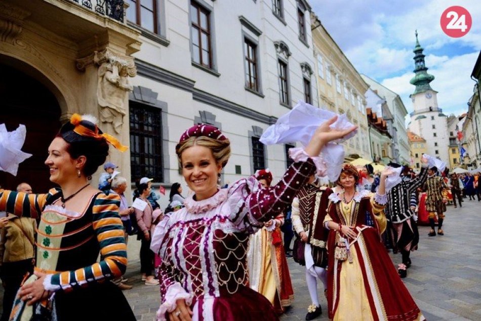 Ilustračný obrázok k článku Kam v Bratislave ZADARMO: Mesto ožije kráľovským sprievodom aj turnajmi rytierov