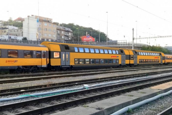 Ilustračný obrázok k článku RegioJet odvezie viac cestujúcich: Na trati z Bratislavy do Komárna nasadia dvojposchodové vozne