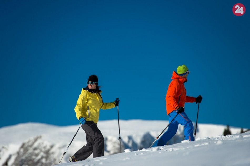 Ilustračný obrázok k článku Lyžovanie, bežkovanie a turistika so snežnicami v slnkom zaliatych Viedenských Alpách