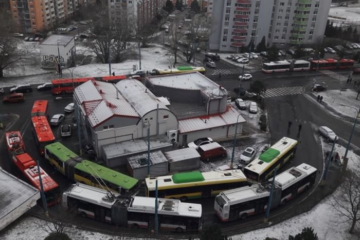Ilustračný obrázok k článku Doprava v Bratislave kolabuje! Na viacerých miestach sú nehody
