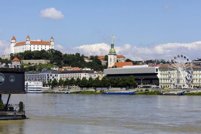 Ilustračný obrázok k článku SVET O SLOVENSKU: Bratislava rozdáva noc v hoteli zadarmo!