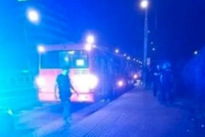 Ilustračný obrázok k článku Útok nožom v centre Bratislavy: Muž po čine nastúpil na autobus, akoby sa nič nestalo!