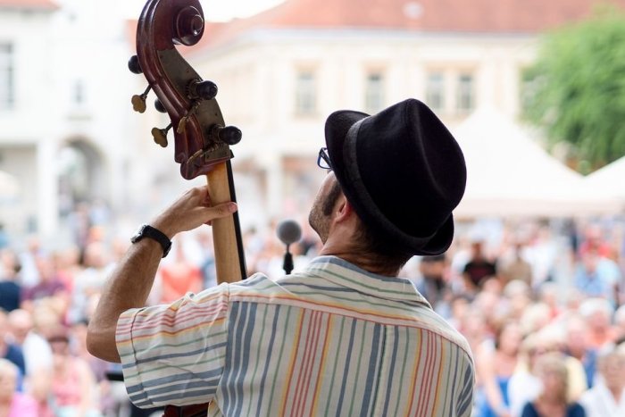 Ilustračný obrázok k článku Kapele Preßburger Klezmer Band už tretíkrát zrušili koncert v Bratislave. Umelci sú zúfalí