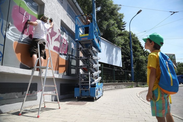 Ilustračný obrázok k článku Bratislava ožije pouličným umením. Čo nás čaká na streche PRIOR-u na Kamennom námestí?