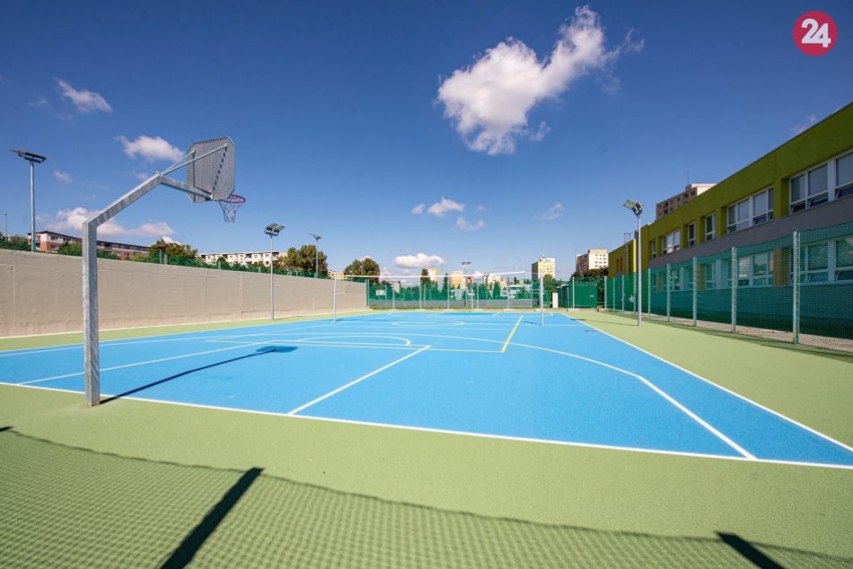 Ilustračný obrázok k článku FOTO: Volejbal, basketbal, tenis aj futbal. Na novom ihrisku si parádne "dajú do tela" deti aj dospelí