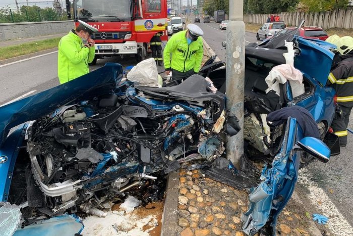 Ilustračný obrázok k článku Hrôzostrašná nehoda v centre Bratislavy: Vodič to napálil do stĺpu, auto je totálne na šrot!