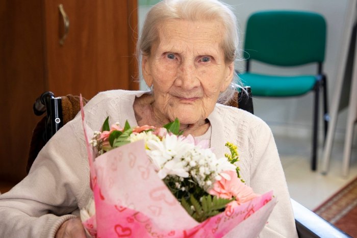 Ilustračný obrázok k článku Pani Etelka z Petržalky: Má 100 rokov a nemala problém urobiť s nami rozhovor cez Skype!
