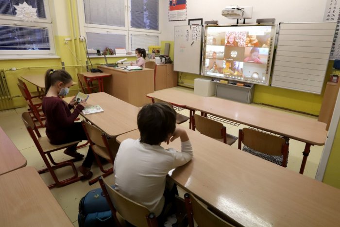 Ilustračný obrázok k článku V Bratislave vládne zmätok: Každý si otvorí školy, keď to uzná za vhodné
