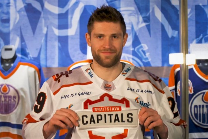 Ilustračný obrázok k článku Najlepší hokejista NHL v drese slovenského klubu! Prečo ho podporuje taká hviezda?