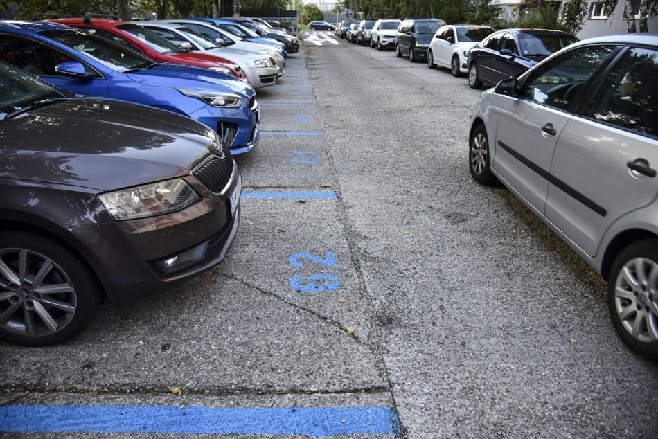 Ilustračný obrázok k článku Parkovanie v Petržalke: Pribudnú ďalšie štvrte s prísnejšími pravidlami
