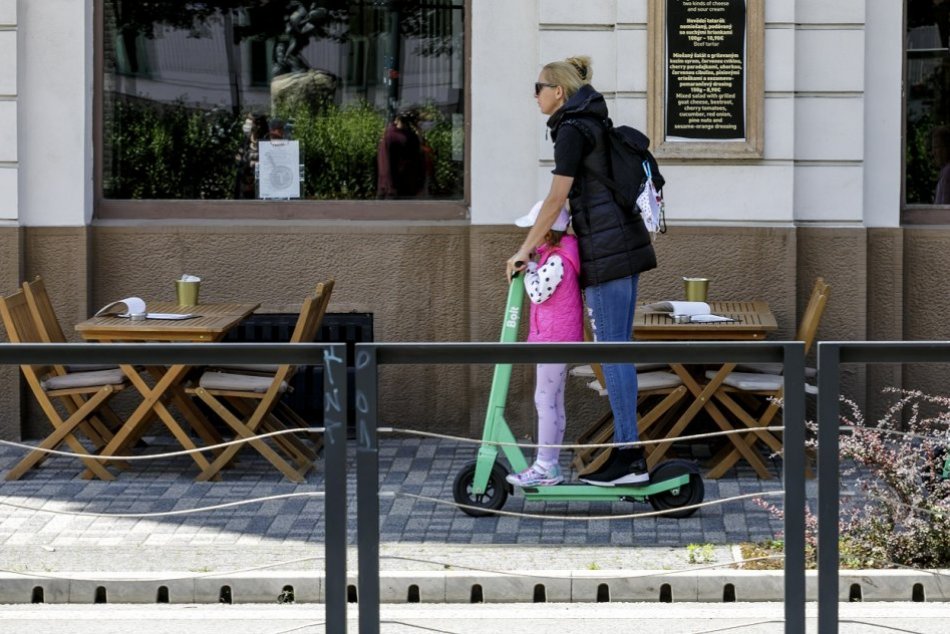 Ilustračný obrázok k článku Zelené kolobežky v Bratislave budú bezpečnejšie. TIETO prípady sa už nestanú