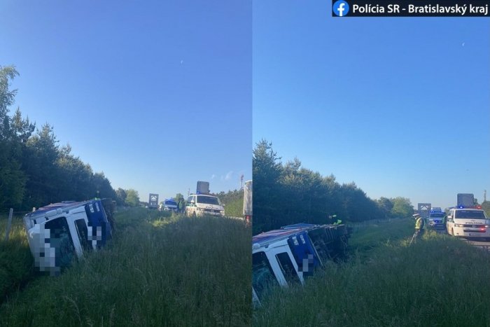 Ilustračný obrázok k článku Vodiči, pozor! Na diaľnici D2 smerom do ČR sa prevrátil kamión