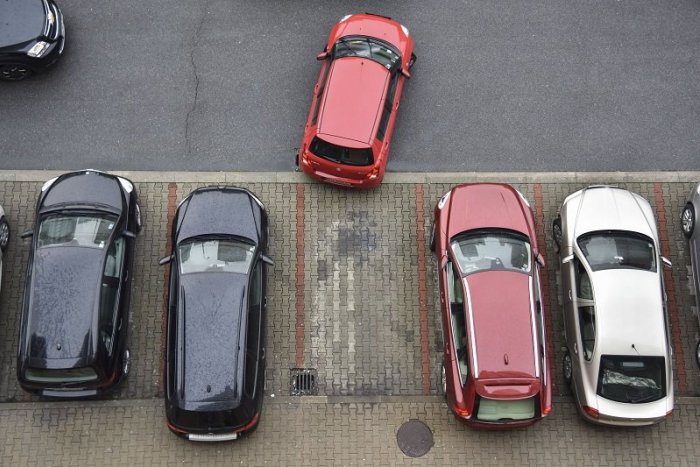 Ilustračný obrázok k článku V Petržalke MIZNÚ zo značiek vyhradeného parkovania ešpézetky. Aká je príčina?