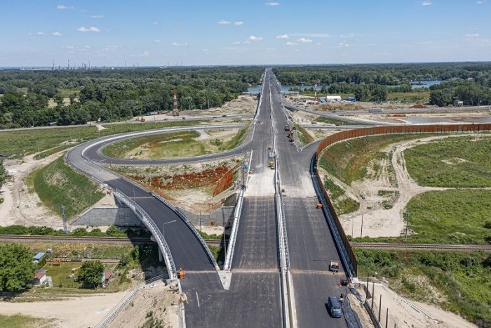 Ilustračný obrázok k článku Nové úseky D4R7 otvoria o pár dní: Budeme za diaľnicu PLATIŤ?