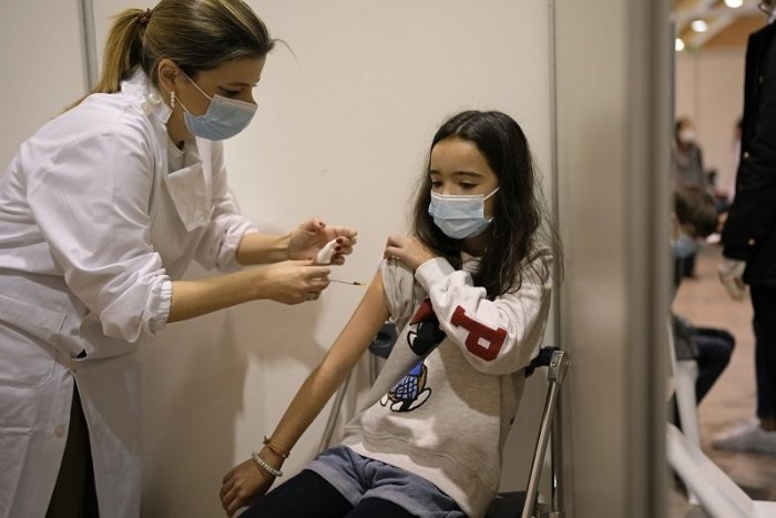 Ilustračný obrázok k článku Očkovanie DETÍ od 5 do 11 rokov: V Bratislave dostanú vakcínu aj na štadióne