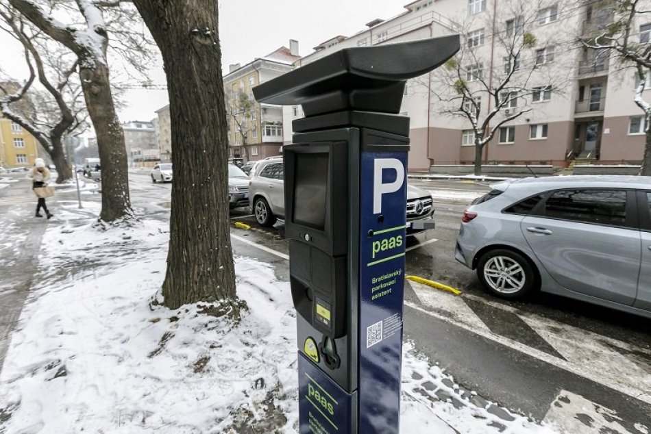 Ilustračný obrázok k článku Nové PRAVIDLÁ parkovania v Bratislave: Postupne príde rad aj na Ružinov či Nivy