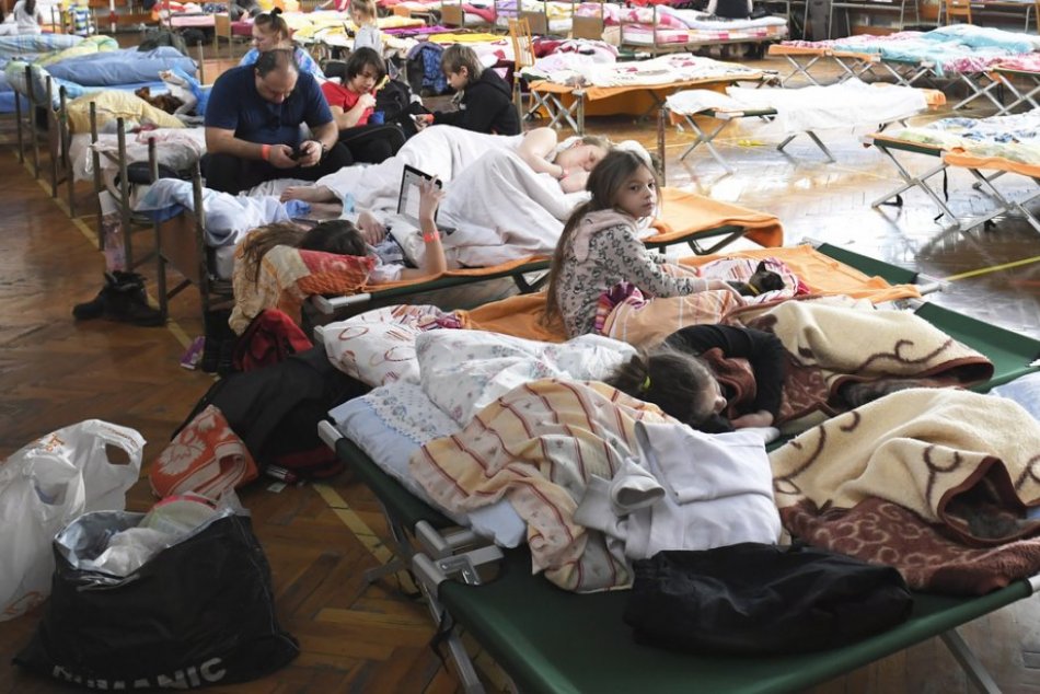 Ilustračný obrázok k článku SMUTNÁ realita: Bratislavčania utečencom pomáhajú, HOTELY prosby o ubytovanie ODMIETLI