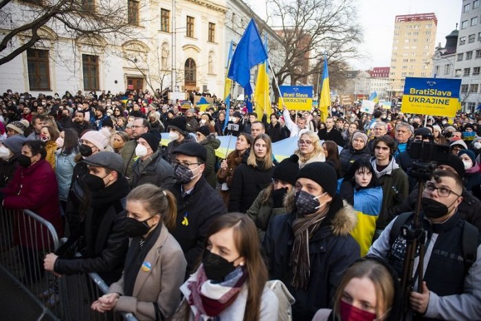 Ilustračný obrázok k článku Námestie SNP v Bratislave sa opäť zaplní: Bude sa konať zhromaždenie Mier Ukrajine