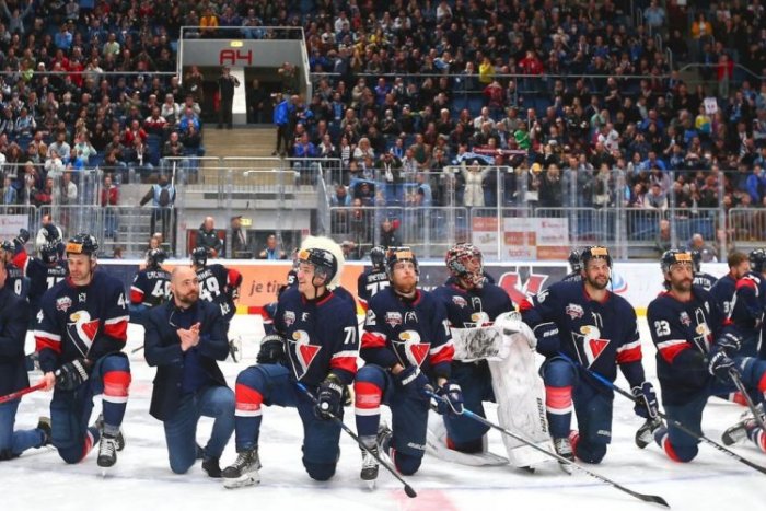 Ilustračný obrázok k článku BITKA o hokejového šampióna graduje: Slovan vyrukoval s novou HYMNOU! Oslávia ňou titul?