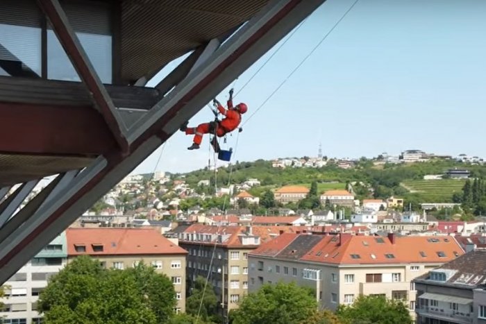 Ilustračný obrázok k článku VIDEO: Obrátená PYRAMÍDA sa Bratislavčanom mení pred očami. Pozrite, čo sa tam deje