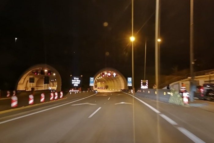 Ilustračný obrázok k článku V smere do Petržalky vodičov zdržali kolóny: Za Tunelom Sitina sa zrazili 3 autá