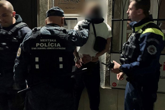 Ilustračný obrázok k článku Mestskí policajti v akcii: Zadržali muža podozrivého z násilnej trestnej činnosti