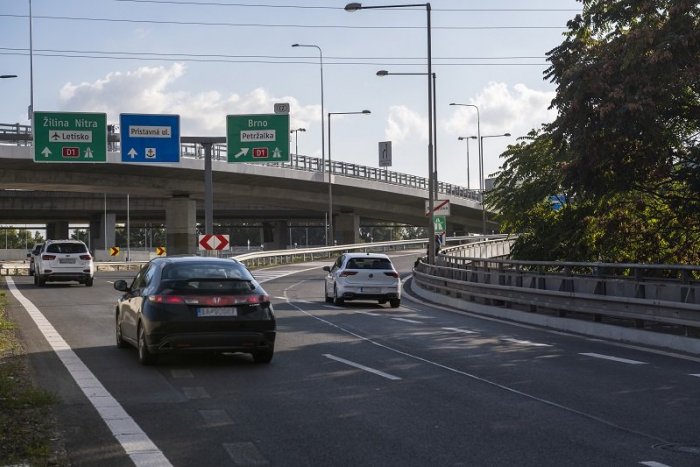 Ilustračný obrázok k článku Dôležitá oprava na PRÍSTAVNOM moste: Diaľnicu D1 v Bratislave čiastočne UZAVRÚ!