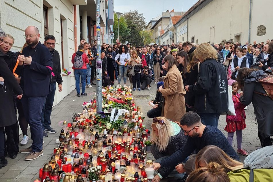 Ilustračný obrázok k článku V Bratislave sa zišli davy ľudí: Pochodom odsúdili násilie na LGBTI ľuďoch a uctili si obete +FOTO