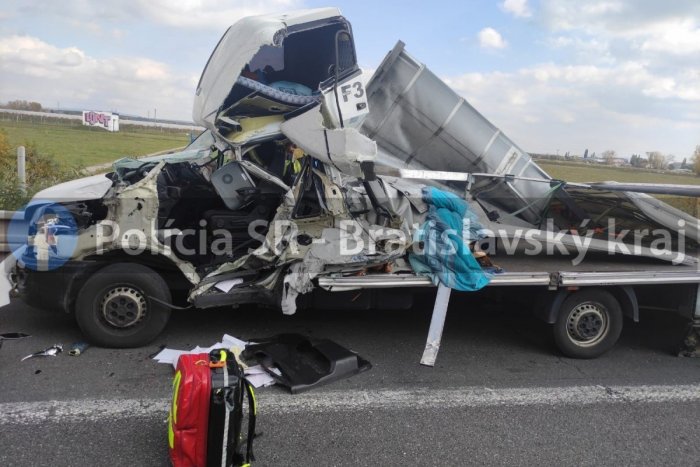 Ilustračný obrázok k článku HROZNE vyzerajúca nehoda na D2: Slovenská dodávka narazila do poľského kamióna