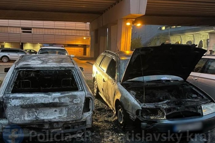 Ilustračný obrázok k článku V Bratislave v noci horelo na viacerých miestach: Požiar ZNIČIL autá aj kontajnery