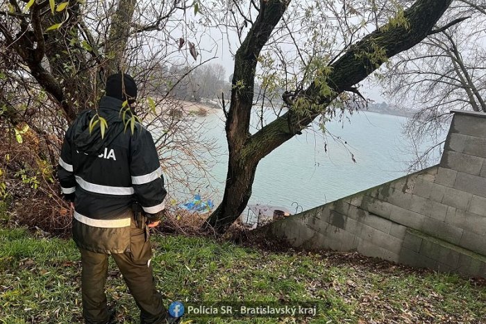 Ilustračný obrázok k článku HROZNÝ nález  v jazere neďaleko Bratislavy: Vo vode ležal MŔTVY muž