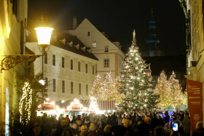 Ilustračný obrázok k článku KAM v Bratislave ZADARMO: Užite si skvelé remeselné trhy na hrade a aj kopu koncertov