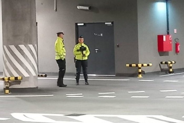 Ilustračný obrázok k článku RARITA z Bratislavy: Neuveríte, ale policajti merajú rýchlosť aj v podzemných garážach!