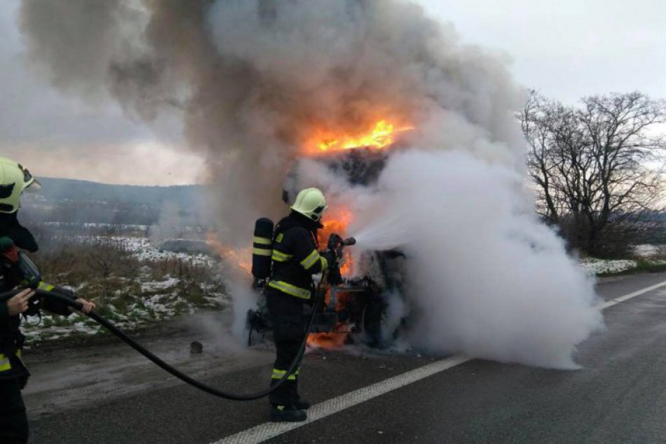 Požiar nákladného auta v Bratislave