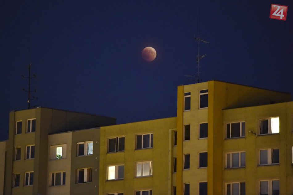 Zatmenie Mesiaca nad Bratislavou