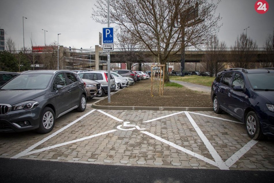 Nové parkovisko na Röntgenovej ulici / Parkovanie v Petržalke